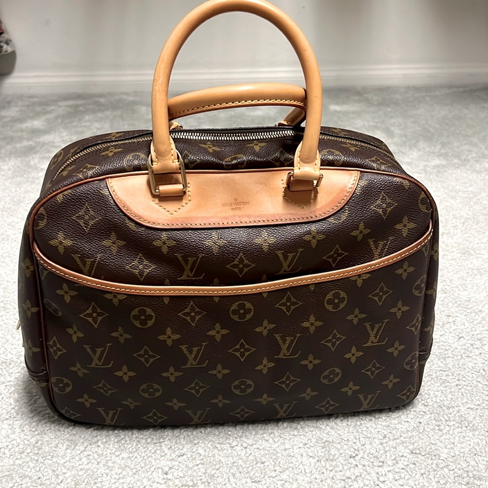 Authentic Louis  Vuitton Deauville  Bowling vanity bag !!! ❤️